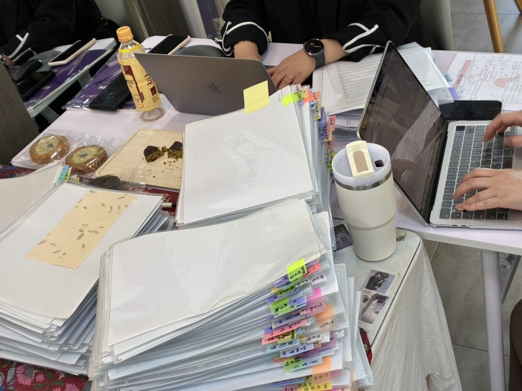 8년 넘게 쌓인 4천 장이 넘는 시술 일지 뭉치